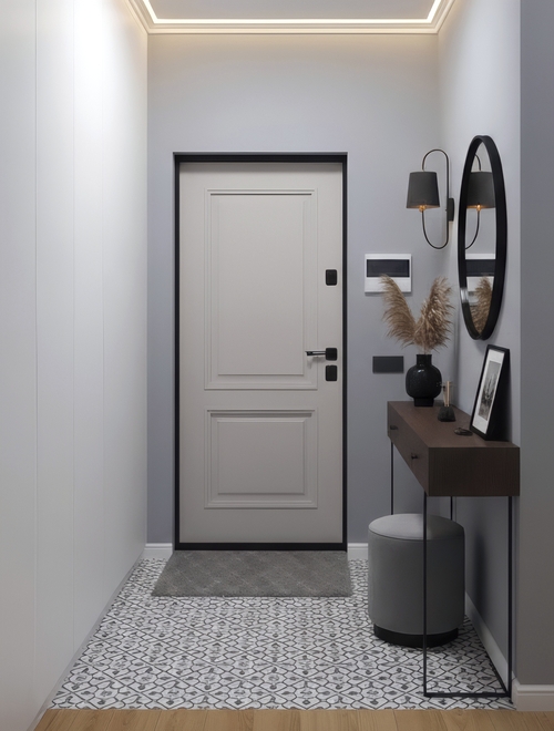 Белая входная дверь