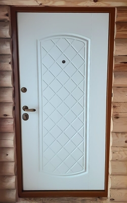 Внутренняя сторона двери в частном доме Внутренняя сторона двери в частном доме